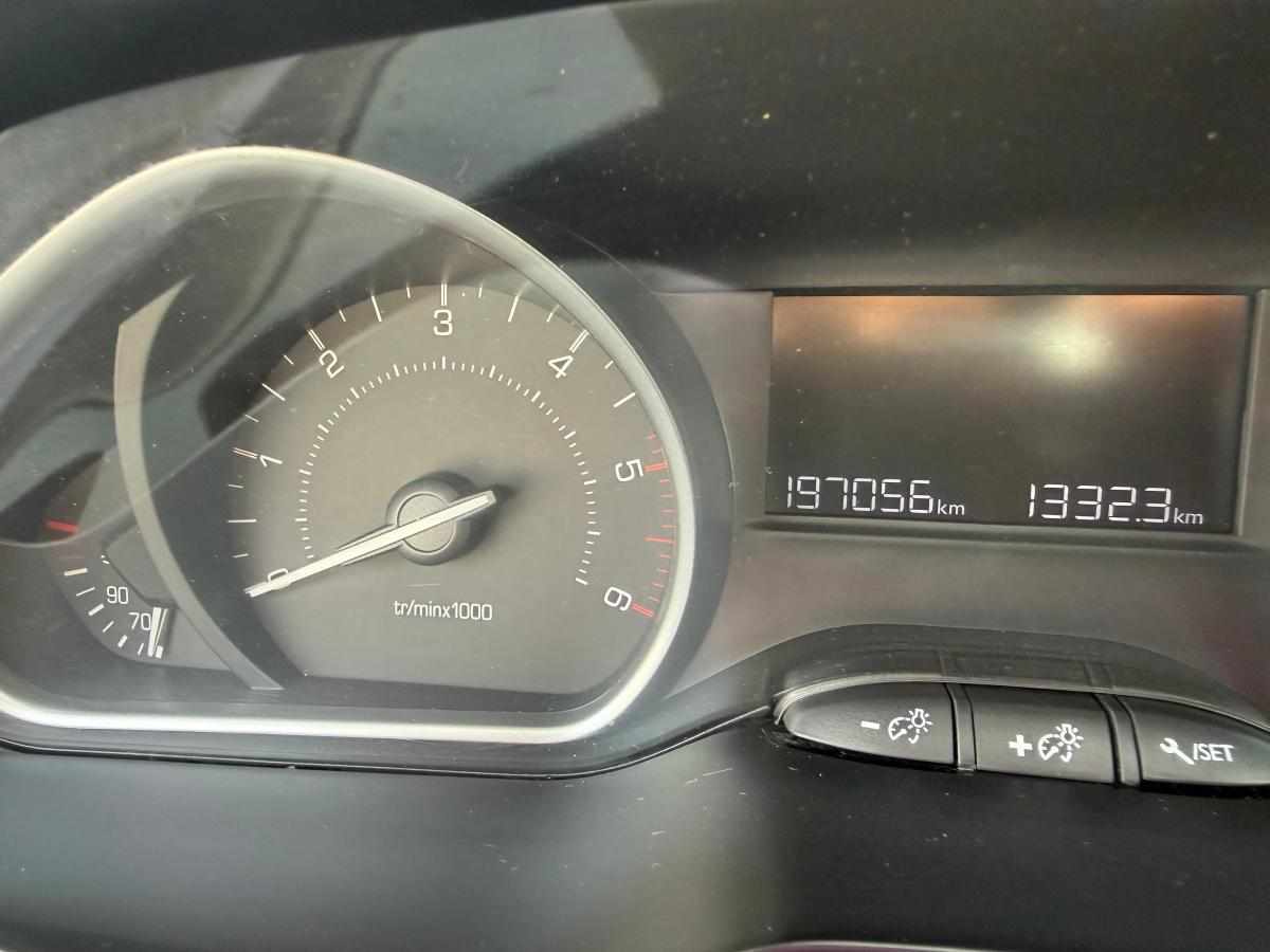 peugeot-208-1-6-bluehdi-2016-diesel-1560cc