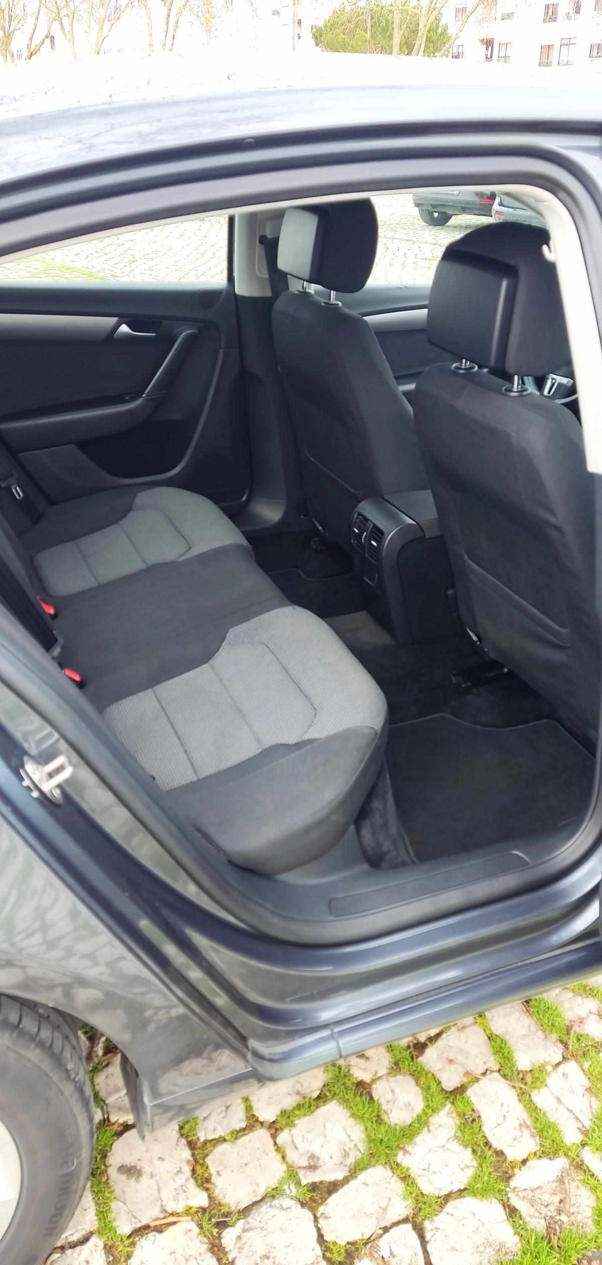 volkswagen-passat-1-6-tdi-bluemotion-2013-diesel-1598cc