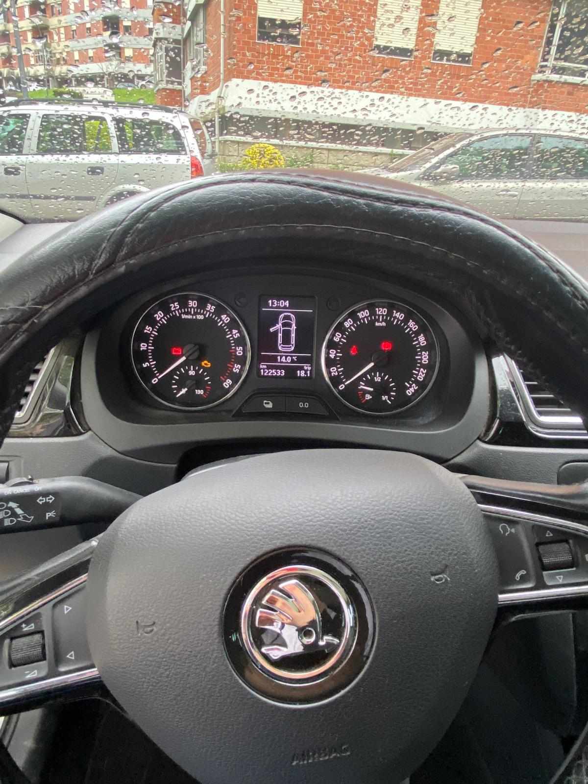 skoda-rapid-1-6-tdi-2015-diesel-1598cc