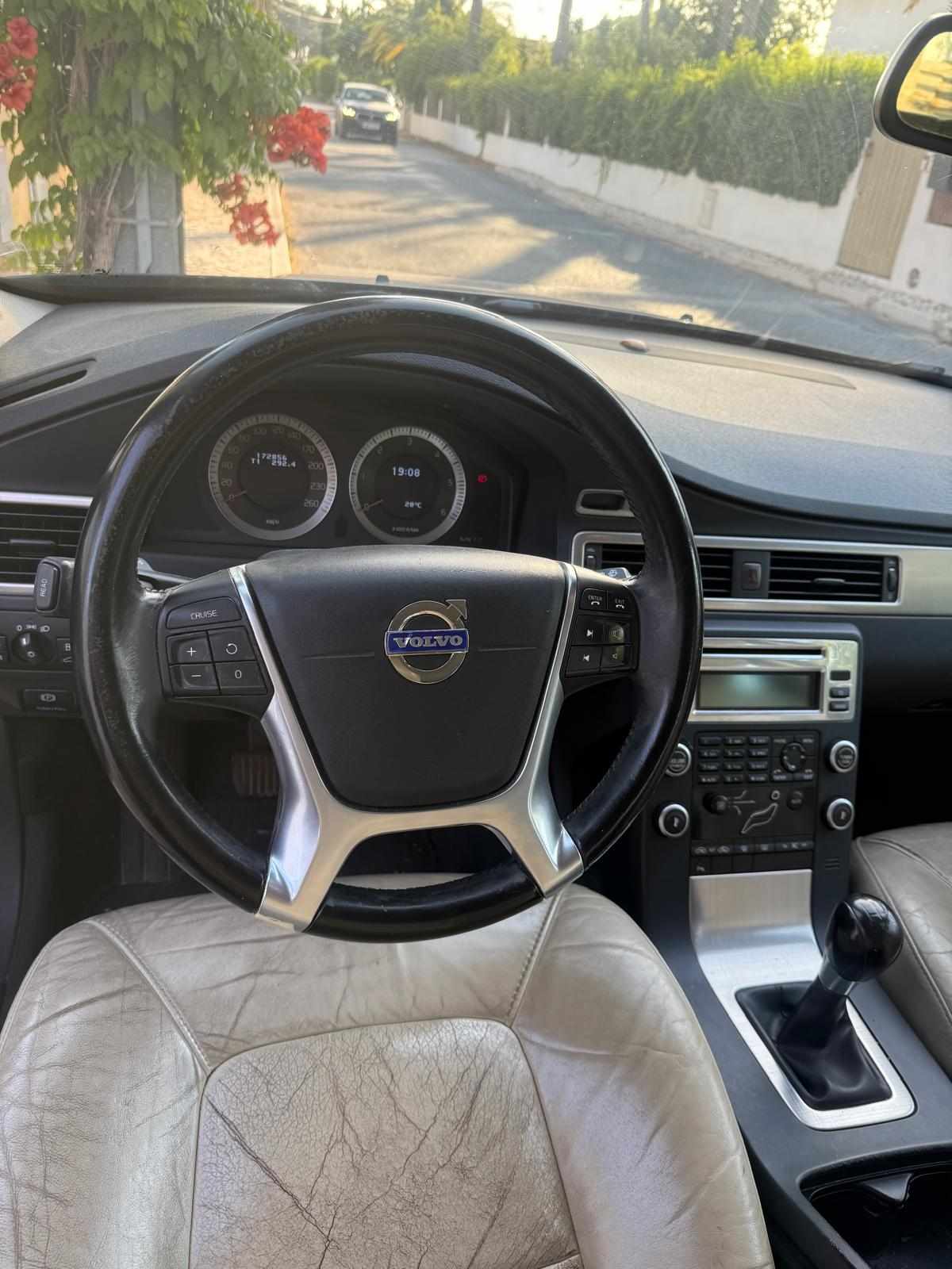 volvo-v70-1-6d-drive-2010-diesel-1560cc