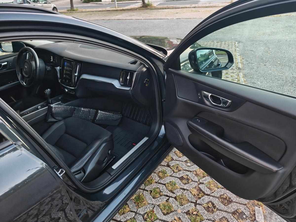 volvo-v60-2-0-d3-2018-diesel-1969cc
