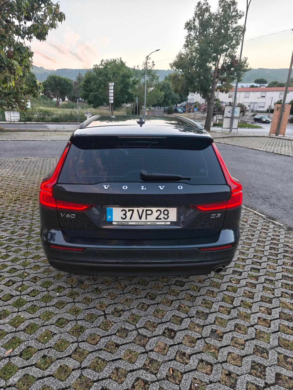 volvo-v60-2-0-d3-2018-diesel-1969cc