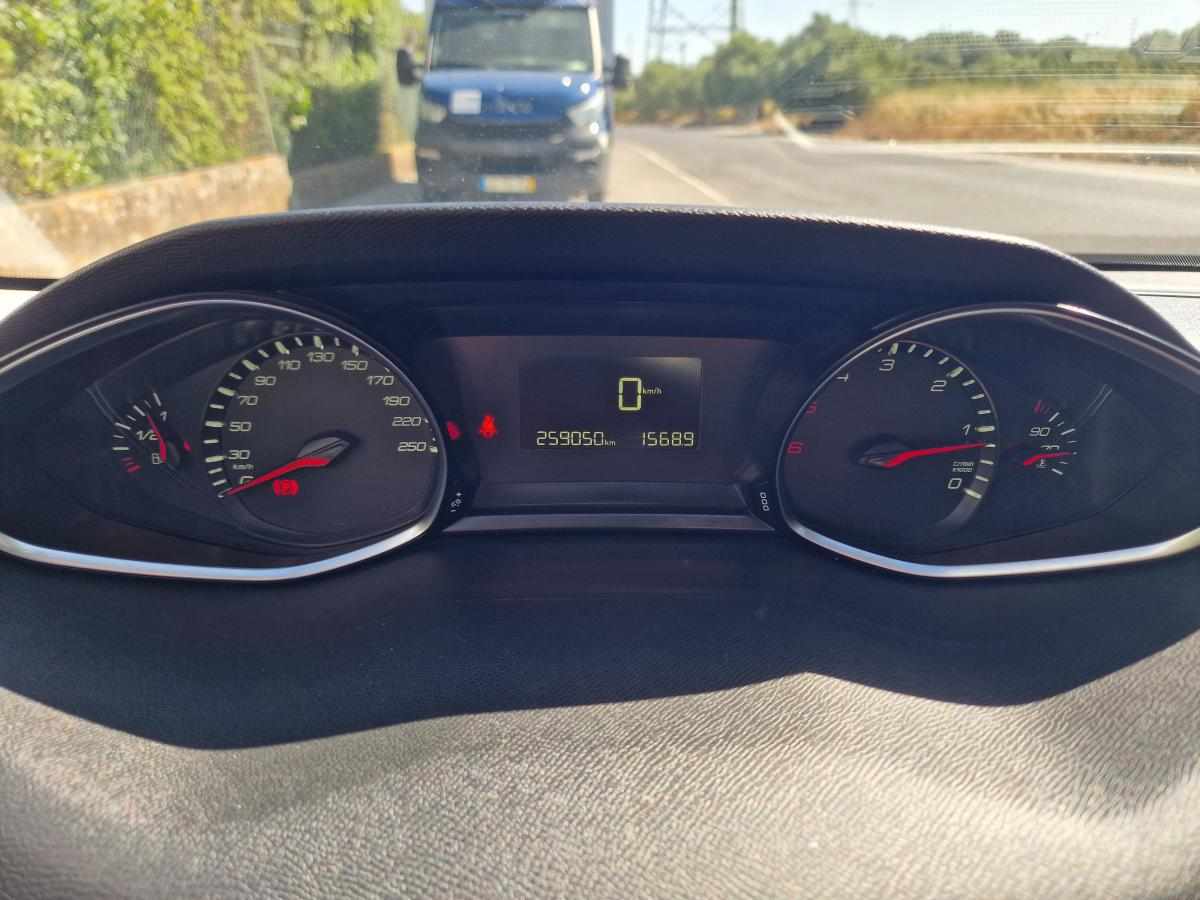 peugeot-308-1-6-hdi-fap-2014-diesel-1560cc