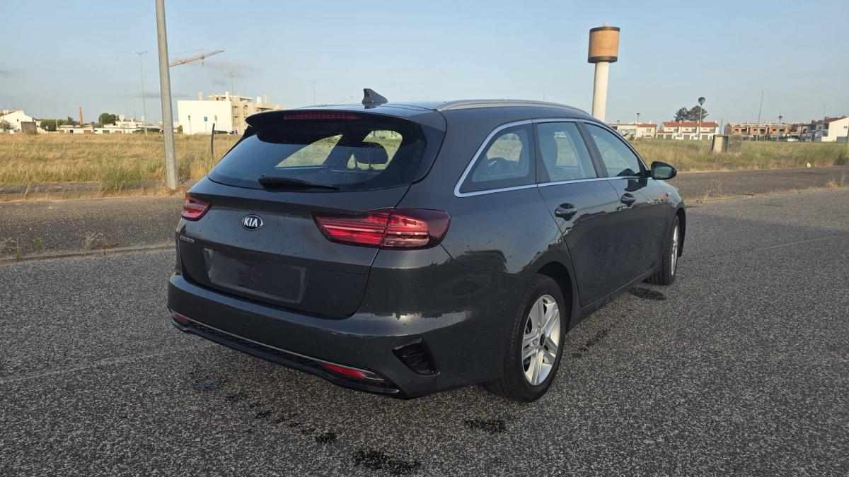 kia-ceed-1-6-crdi-2019-diesel-1598cc