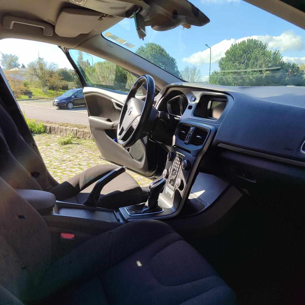 volvo-v40-d2-2017-diesel-1969cc