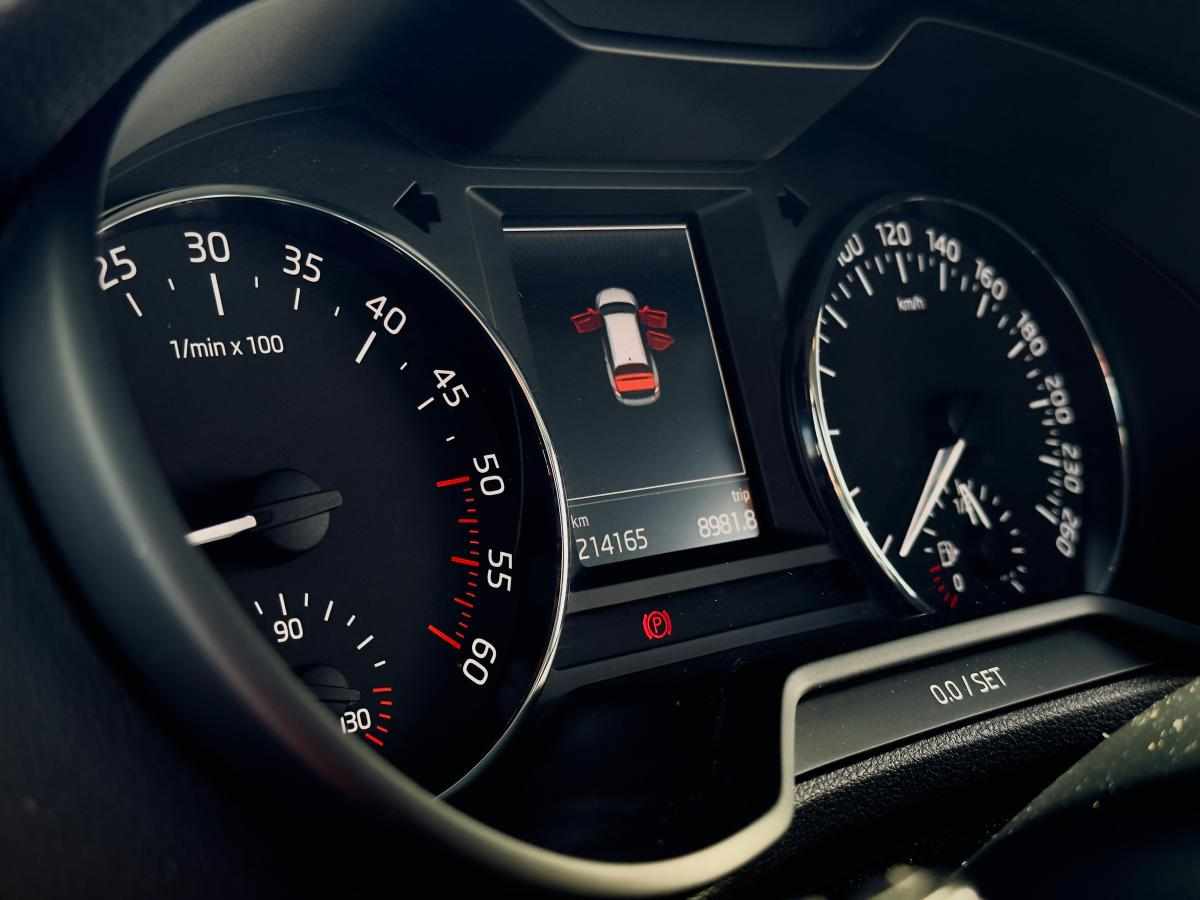skoda-octavia-1-6-tdi-2013-diesel-1598cc
