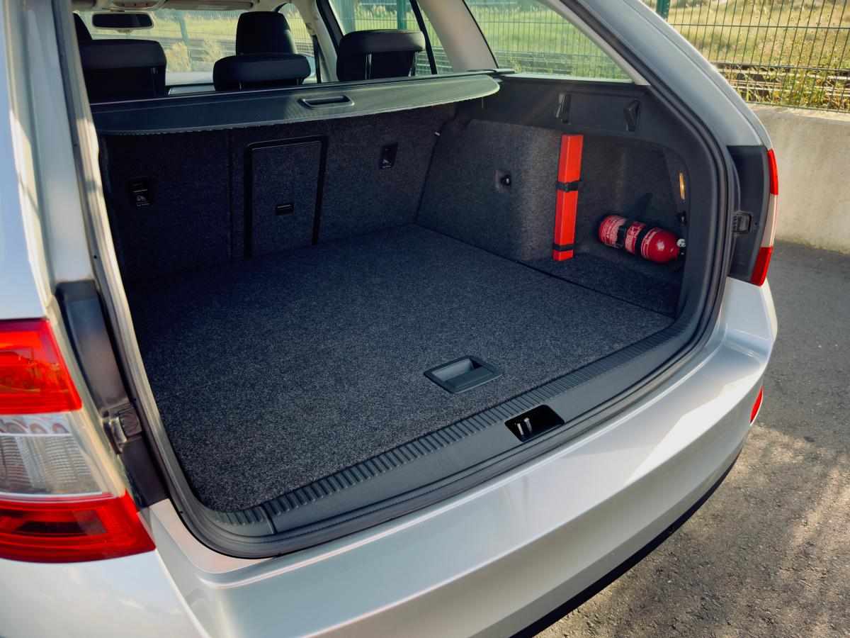 skoda-octavia-1-6-tdi-2013-diesel-1598cc
