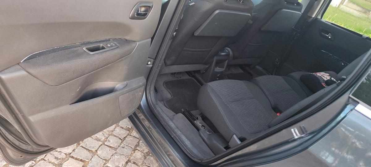 peugeot-5008-1-6-hdi-fap-2010-diesel-1560cc