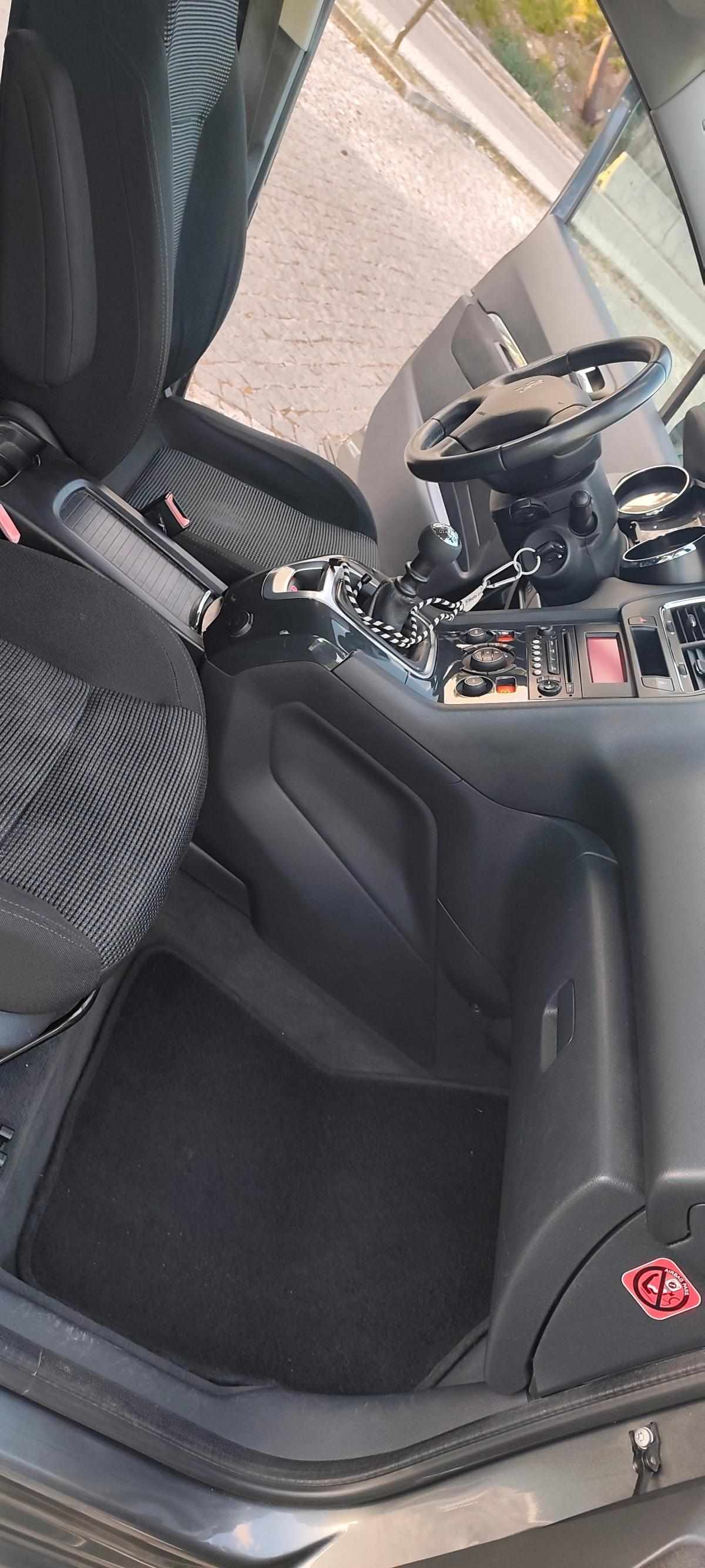 peugeot-5008-1-6-hdi-fap-2010-diesel-1560cc
