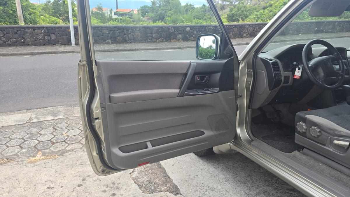 mitsubishi-pajero-3-2-di-d-4wd-2000-diesel-3200cc