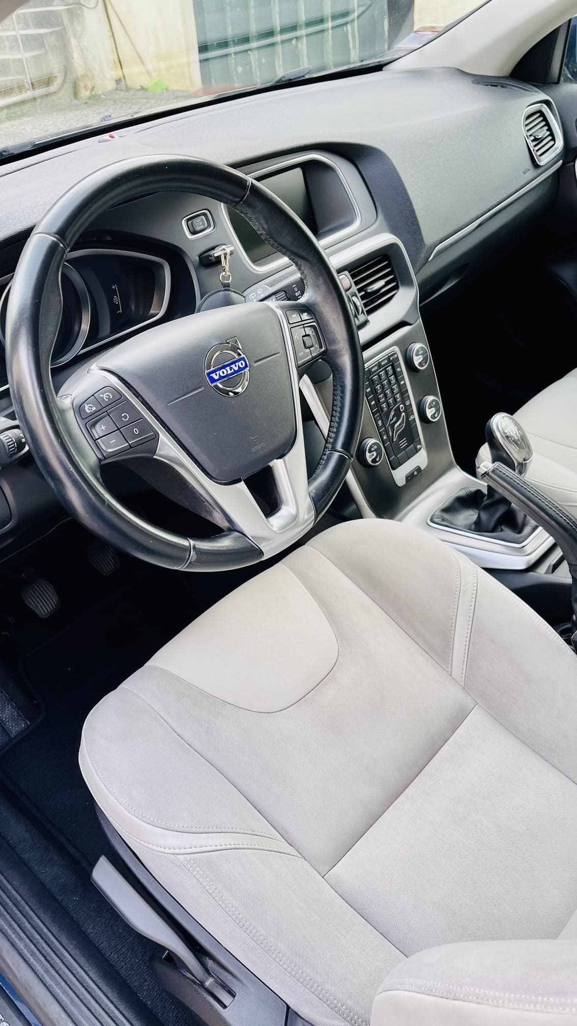 volvo-v40-d2-2014-diesel-1560cc