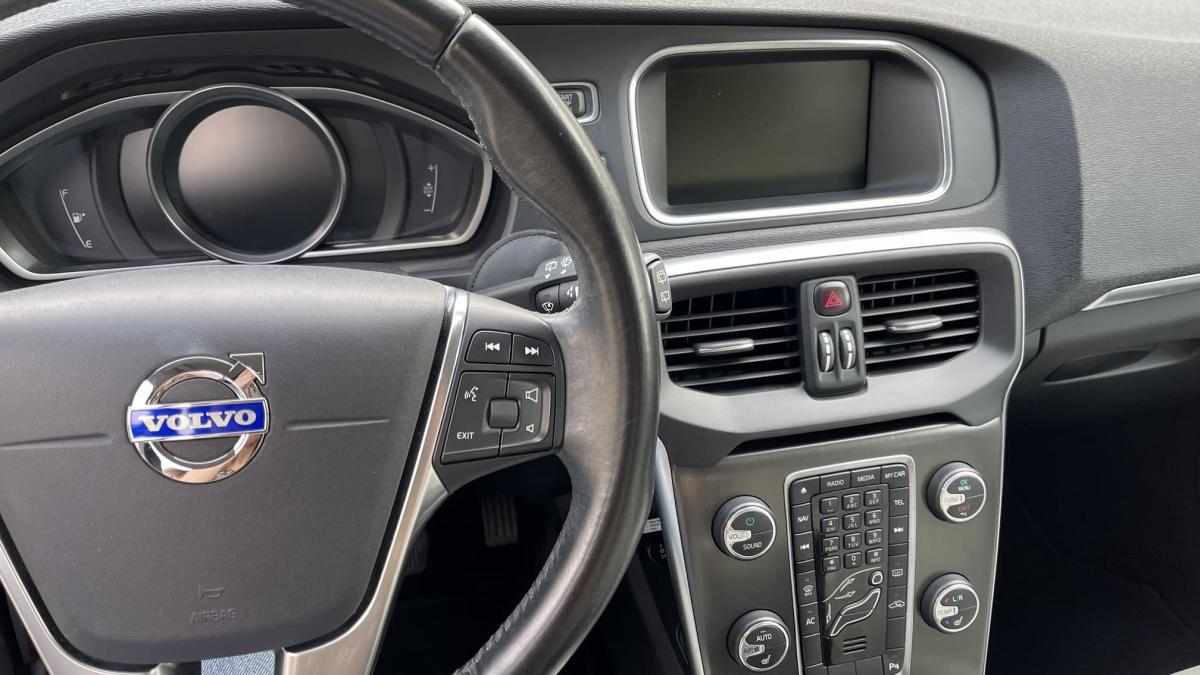 volvo-v40-d2-2014-diesel-1560cc