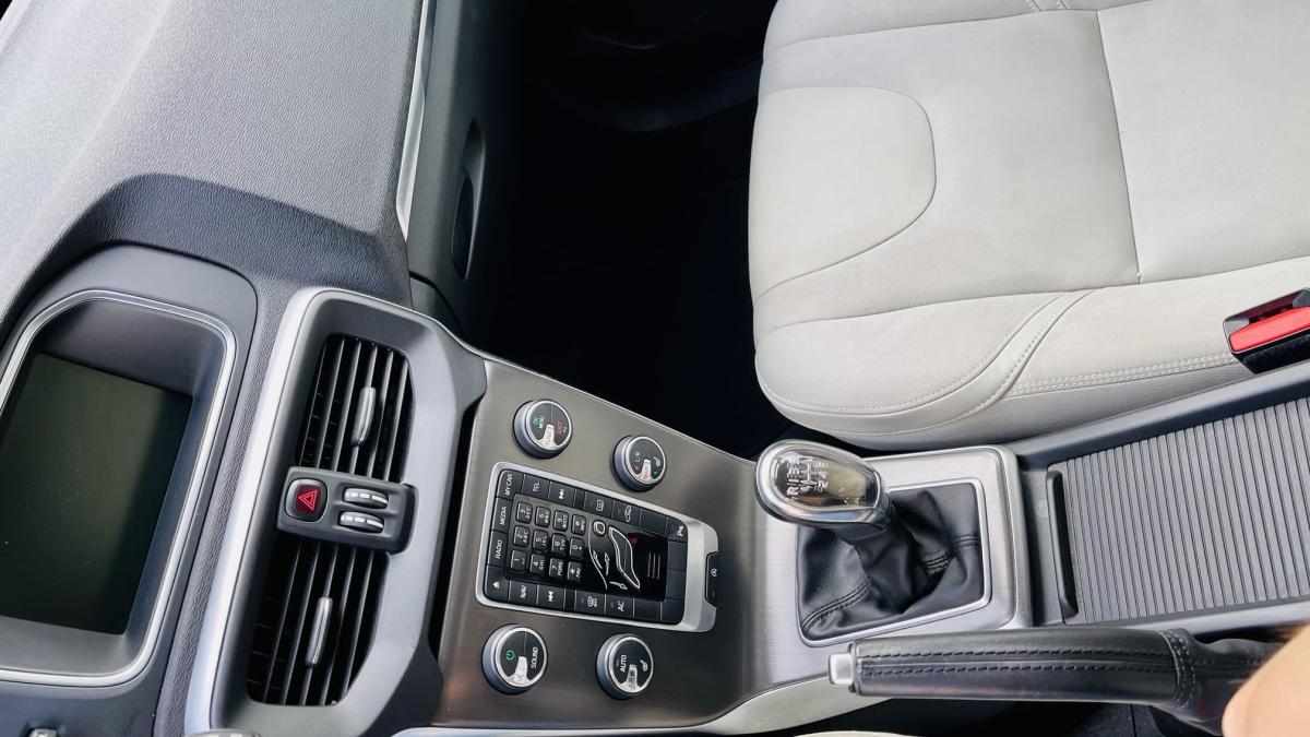 volvo-v40-d2-2014-diesel-1560cc