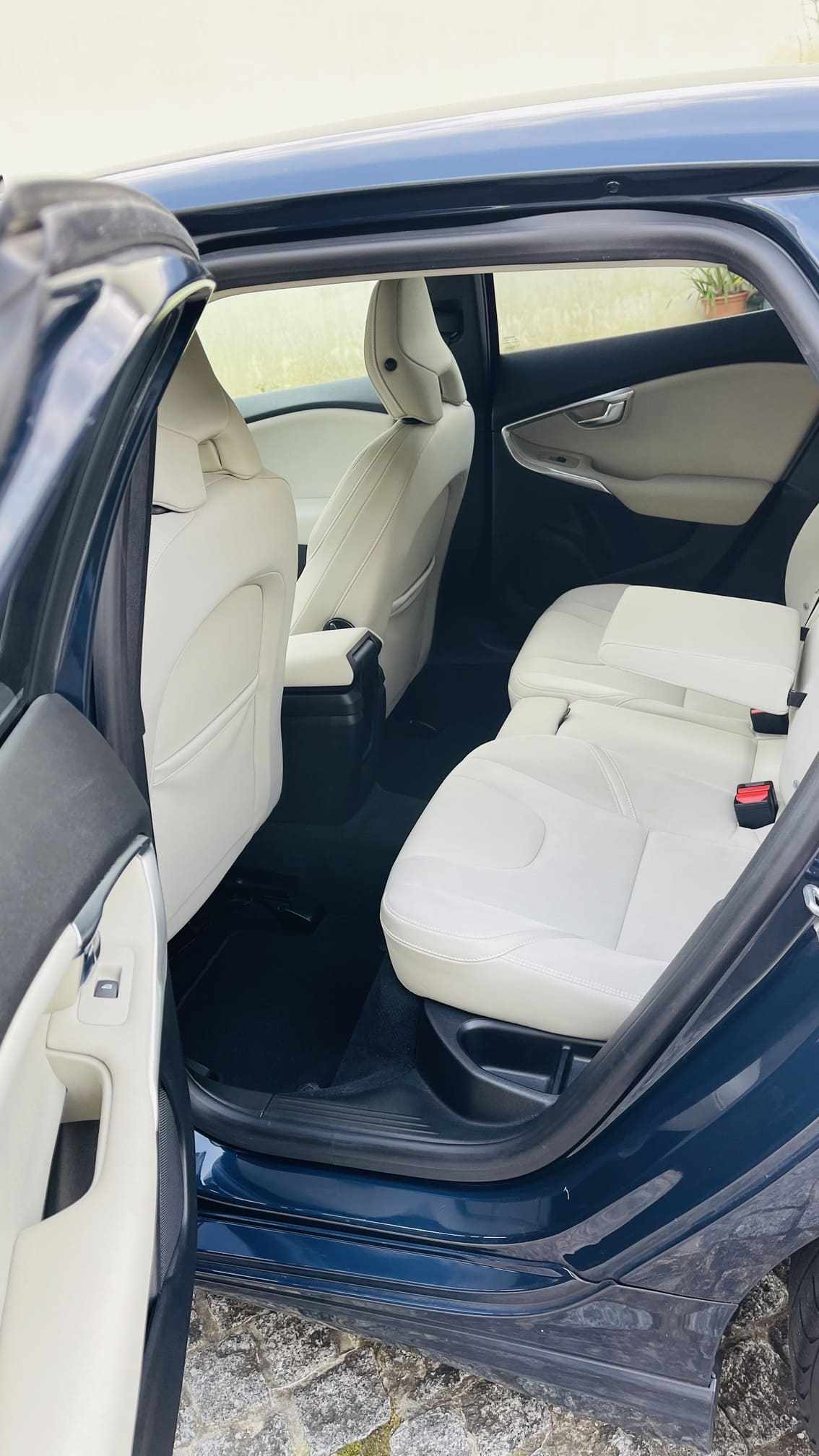 volvo-v40-d2-2014-diesel-1560cc