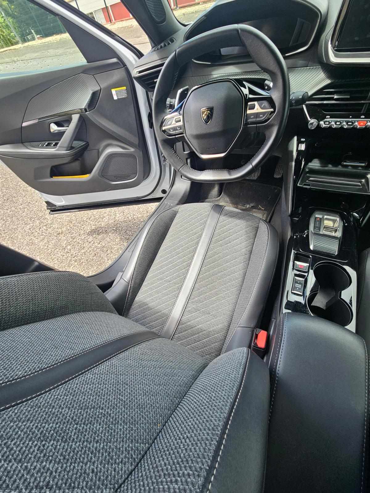 peugeot-2008-1-2-puretech-2024-gasolina-1199cc
