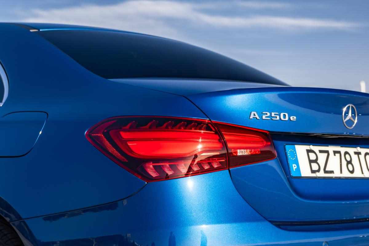 mercedes-benz-classe-a-a-250-e-2023-gasolina-1332cc