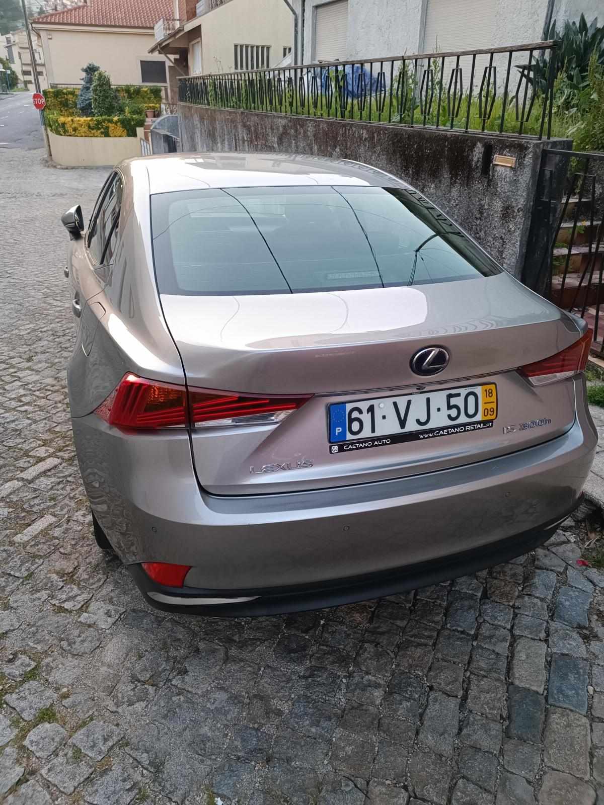 lexus-is-300h-2-5-2018-hibrido-a-gasolina-2494cc