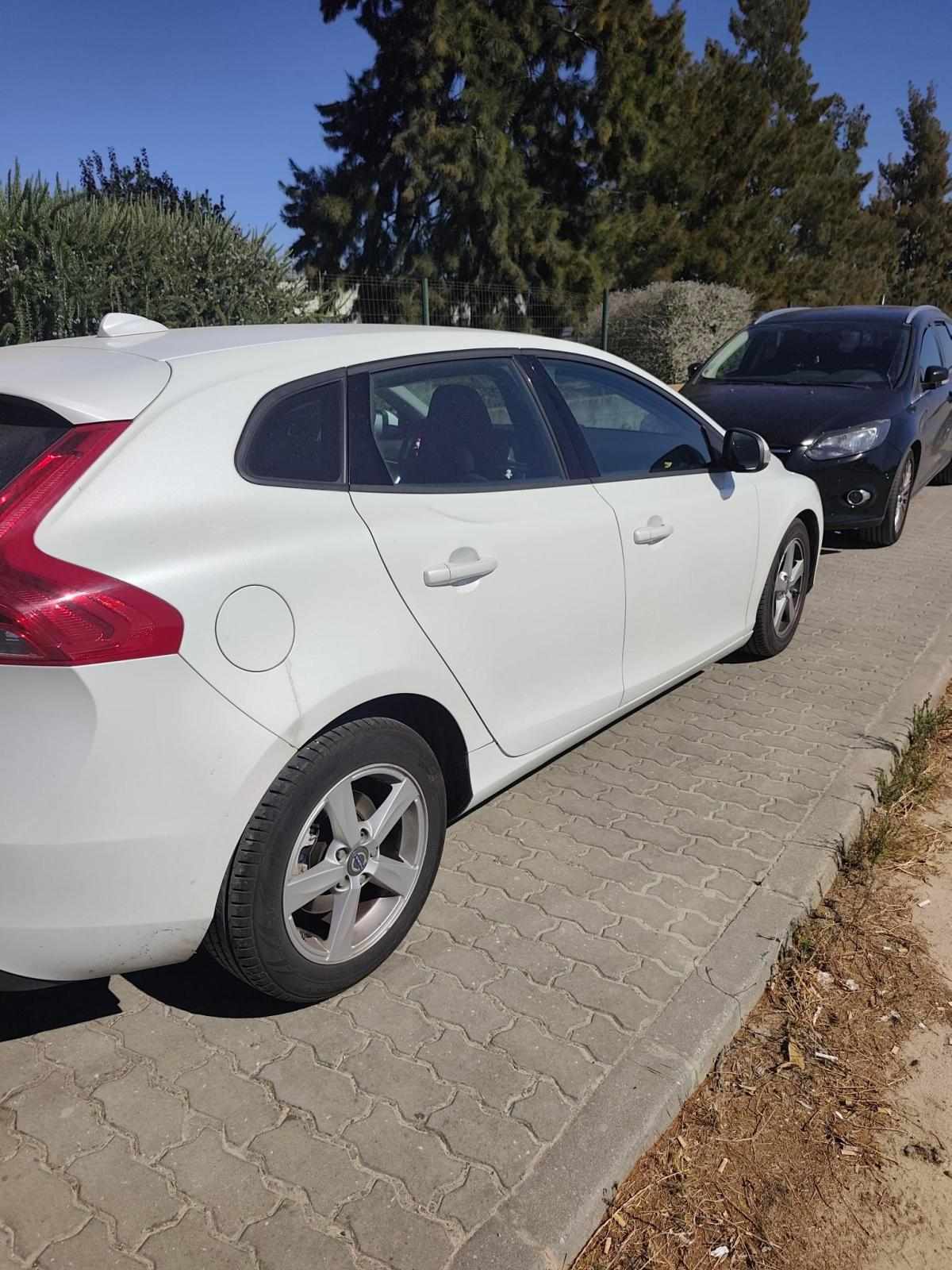 volvo-v40-1-6-d2-2014-diesel-1560cc