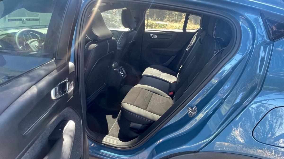 volvo-c40-recharge-pure-electric-2022-eletrico