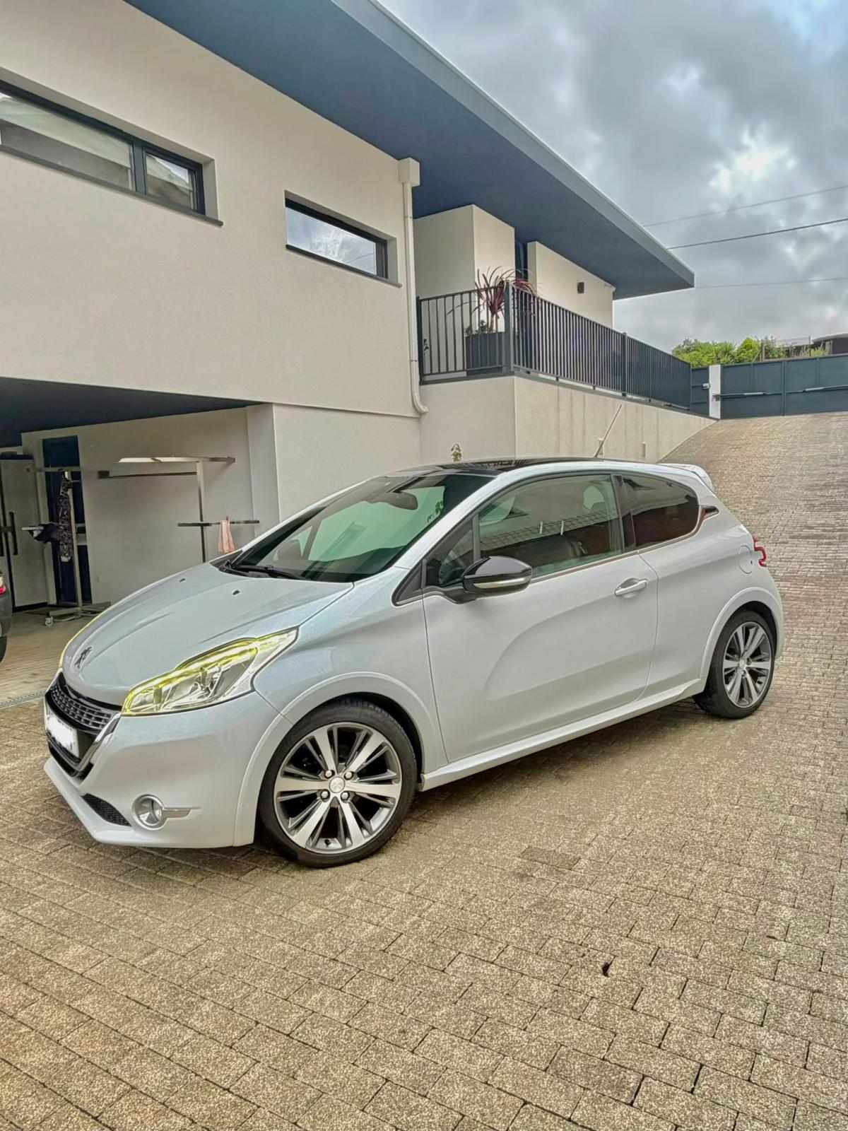 peugeot-208-1-6-e-hdi-2014-diesel-1560cc