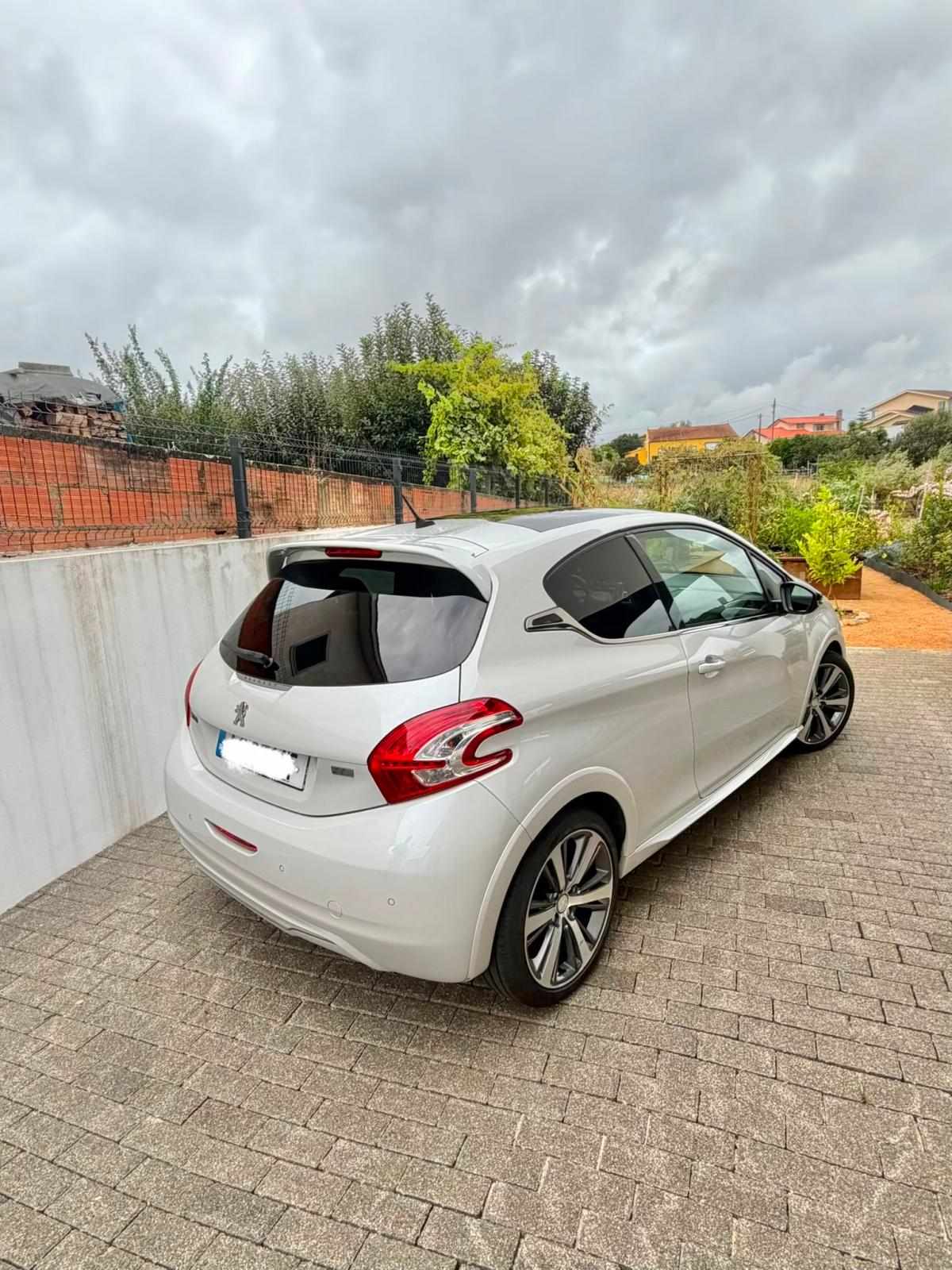 peugeot-208-1-6-e-hdi-2014-diesel-1560cc