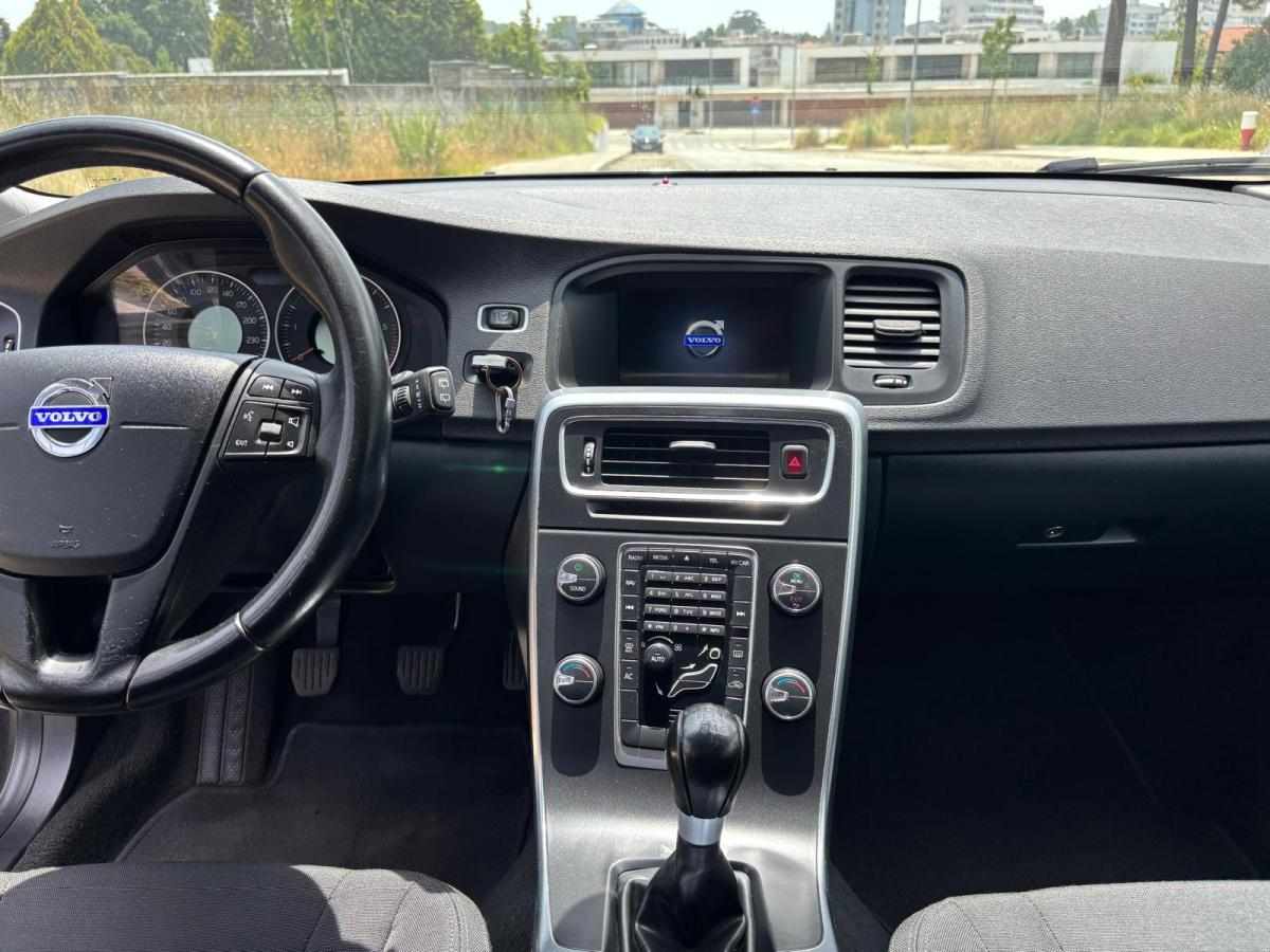 volvo-v60-1-6-d2-2011-diesel-1560cc