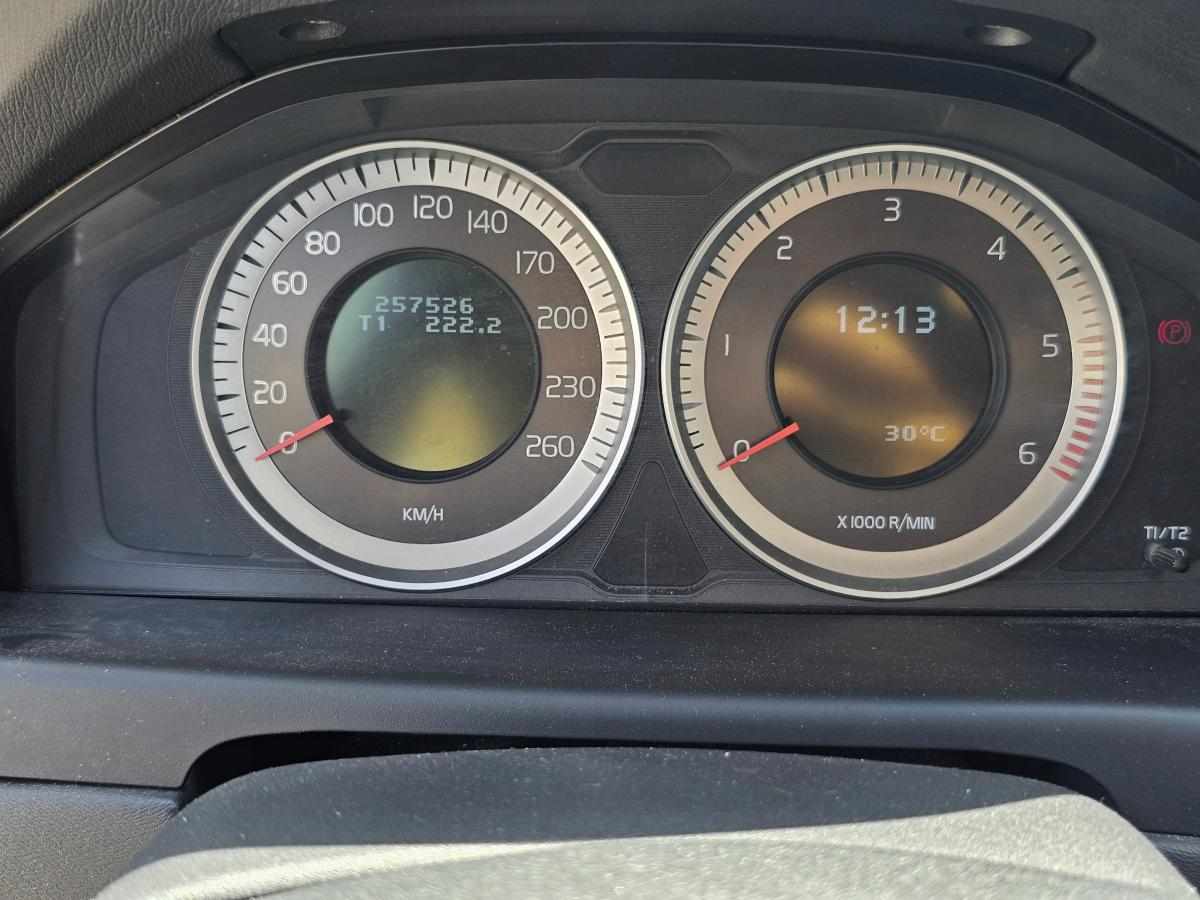 volvo-v70-1-6-drive-2012-diesel-1560cc