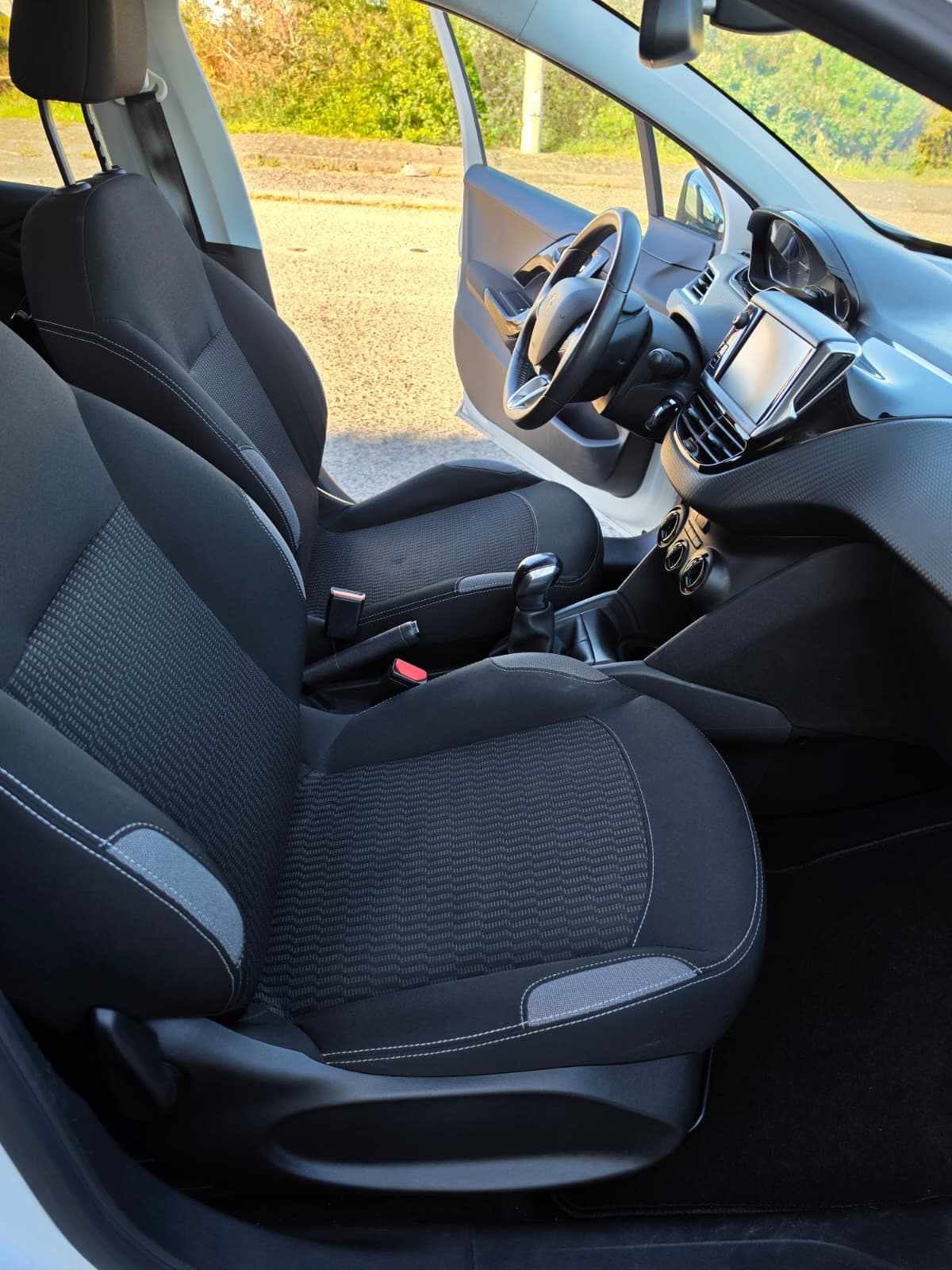 peugeot-208-1-2-vti-2016-gasolina-1199cc