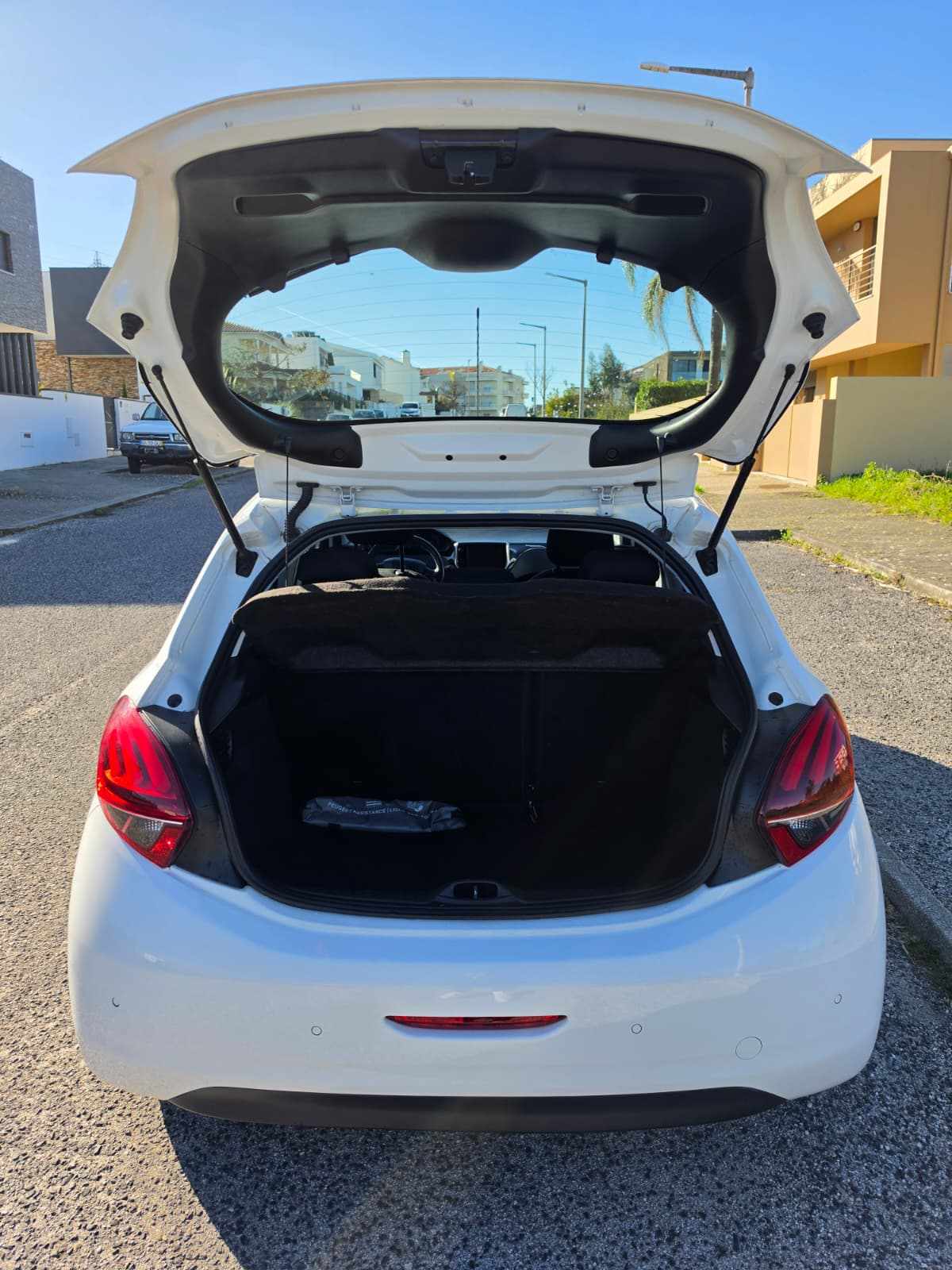 peugeot-208-1-2-vti-2016-gasolina-1199cc