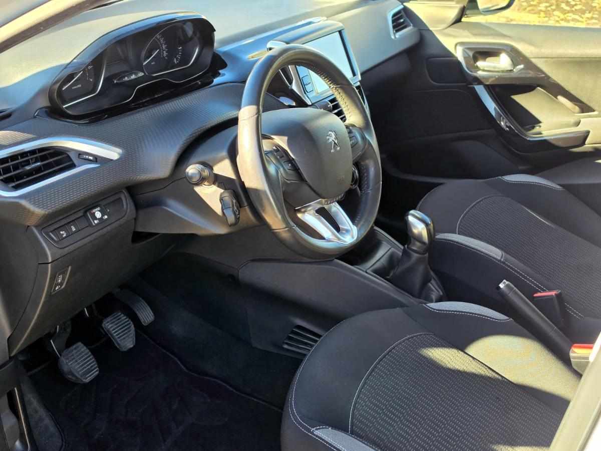 peugeot-208-1-2-vti-2016-gasolina-1199cc