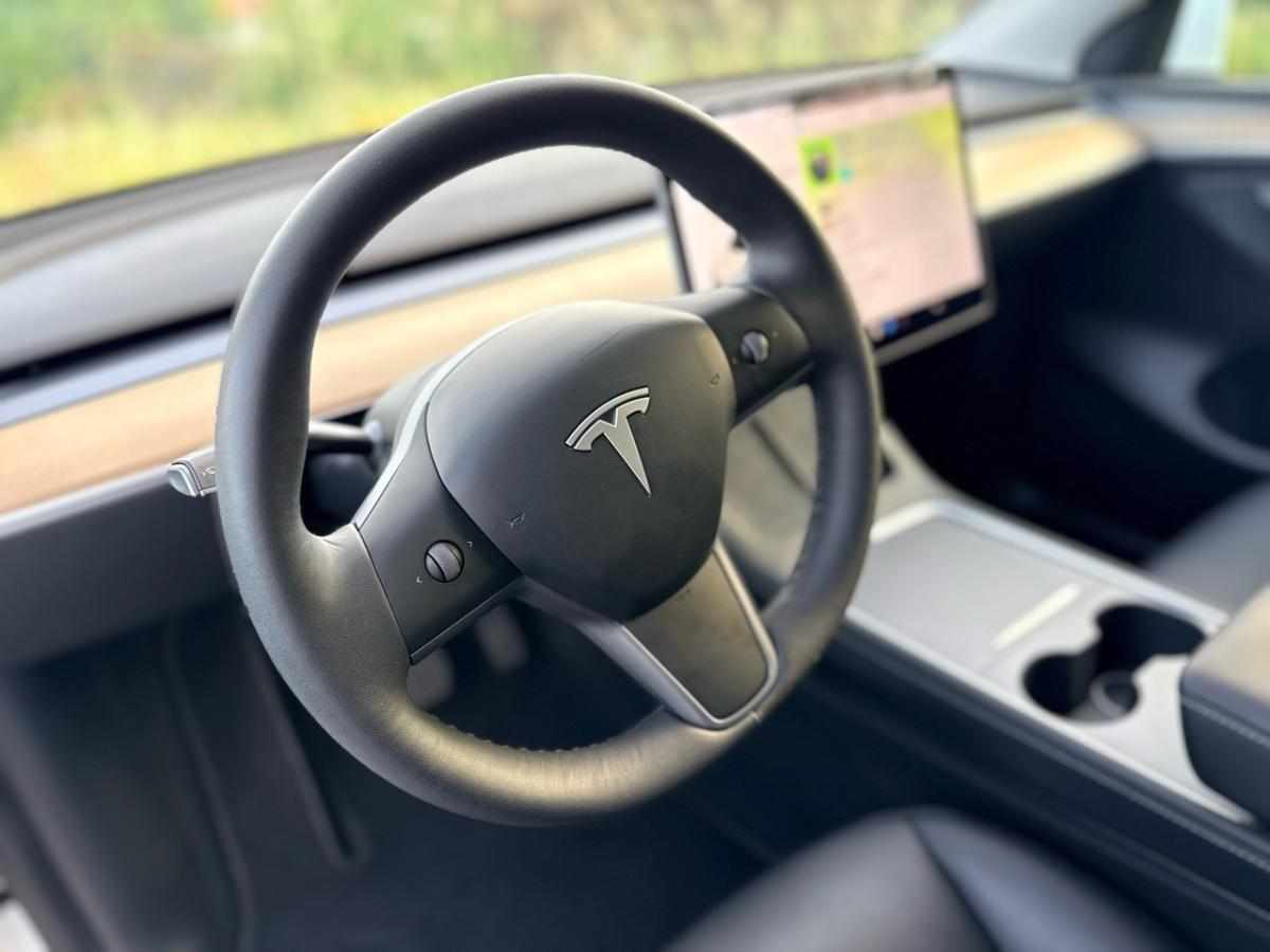 tesla-model-y-2021-eletrico