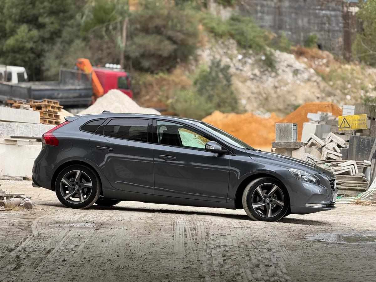volvo-v40-d2-1-6-2013-diesel-1560cc