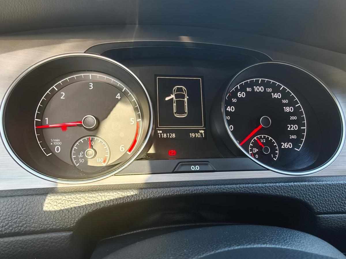 volkswagen-golf-1-6-tdi-bluemotion-2015-diesel-1598cc