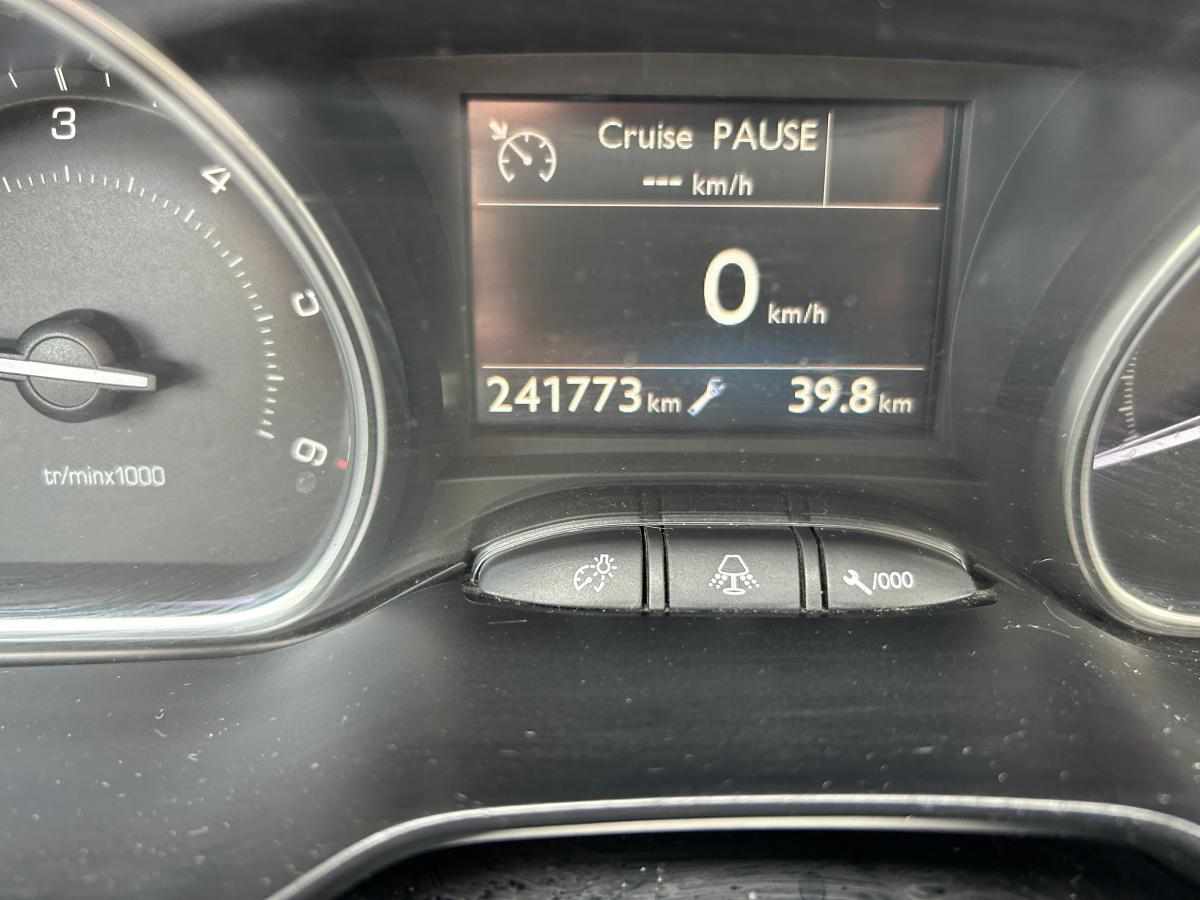 peugeot-2008-1-6-e-hdi-2014-diesel-1560cc