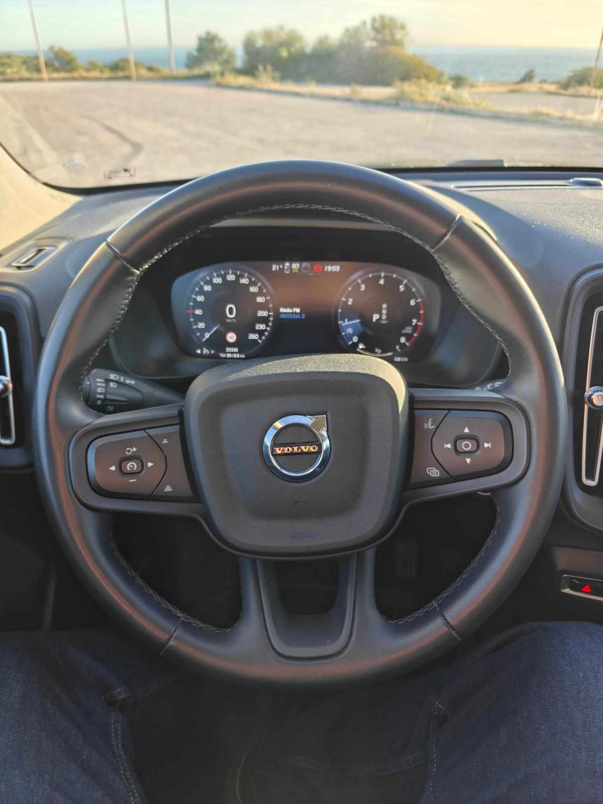 volvo-xc40-1-5-t2-2023-gasolina-1477cc