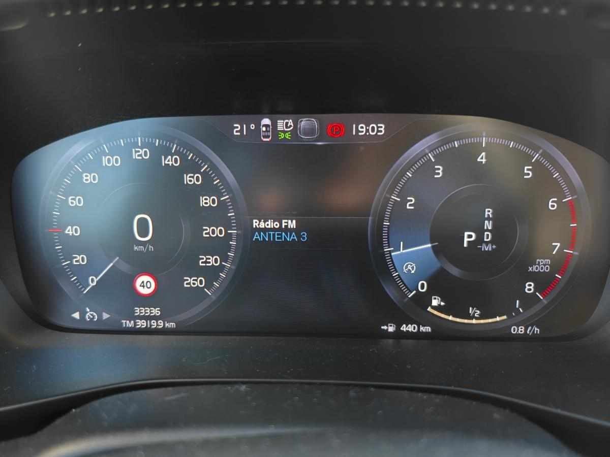 volvo-xc40-1-5-t2-2023-gasolina-1477cc
