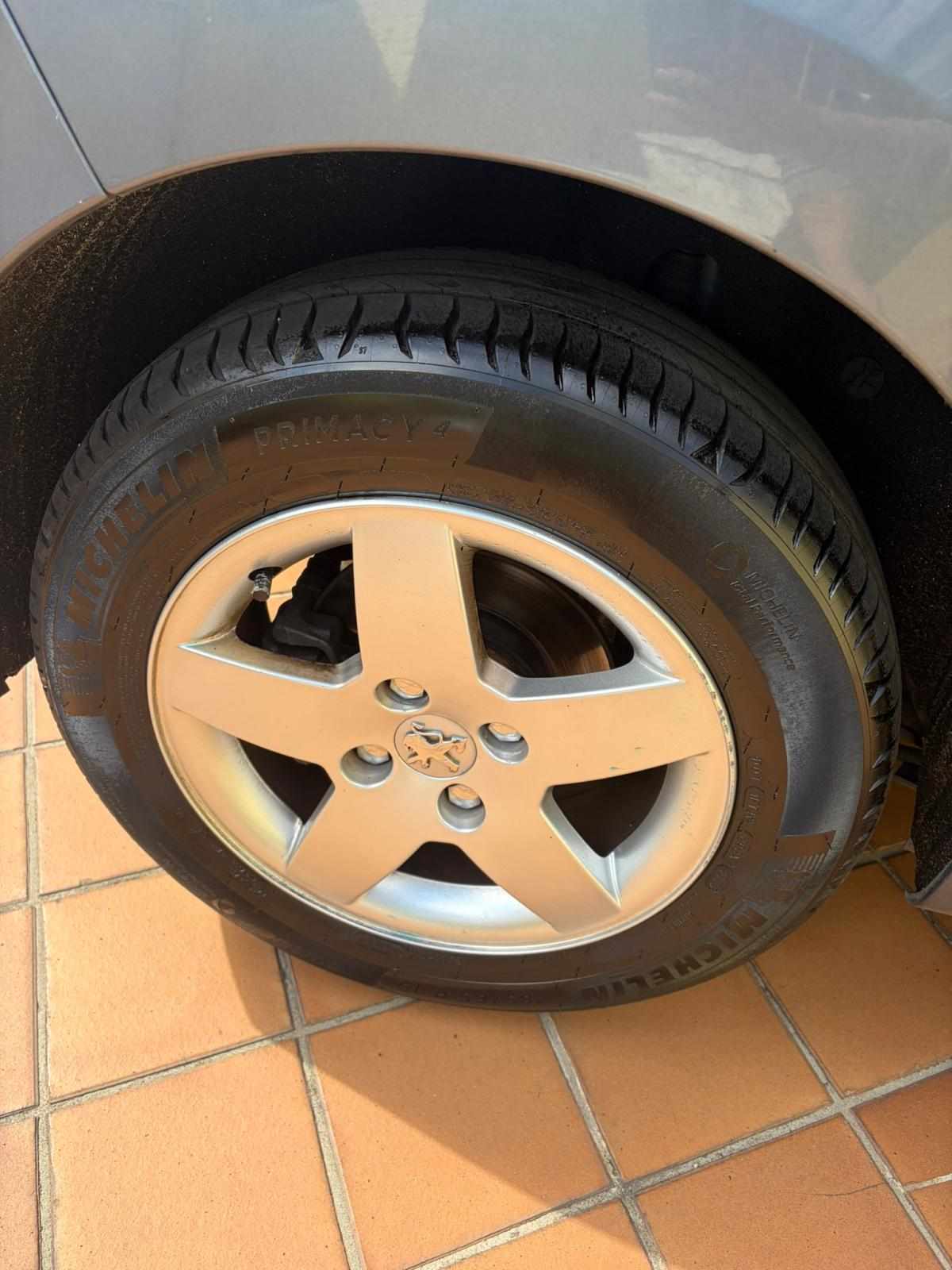 peugeot-207-1-6-90cv-2007-diesel-1560cc