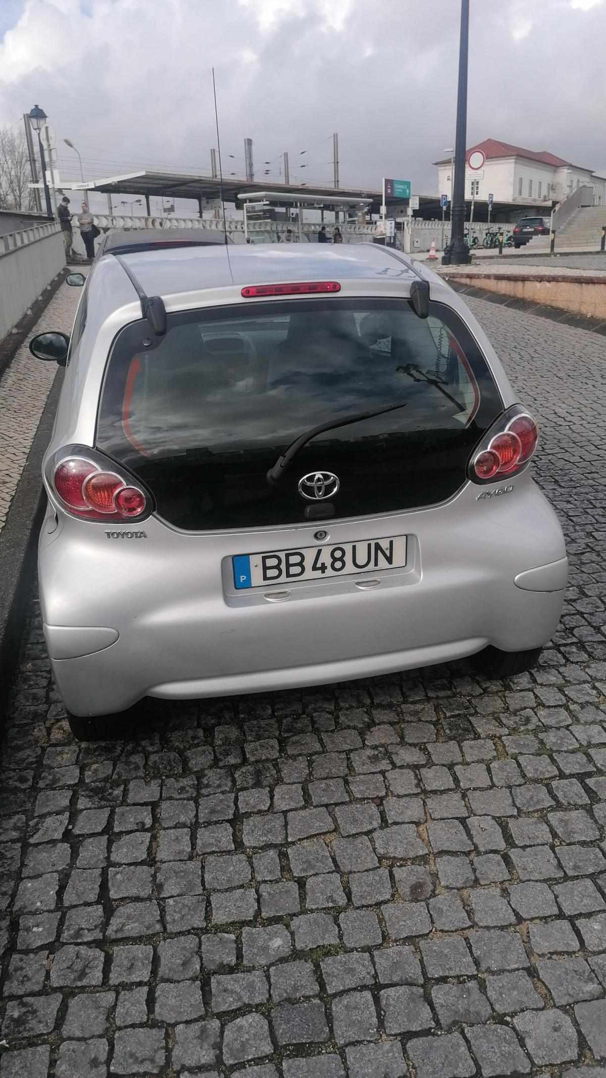 toyota-aygo-1-0-vvt-i-2011-gasolina-998cc