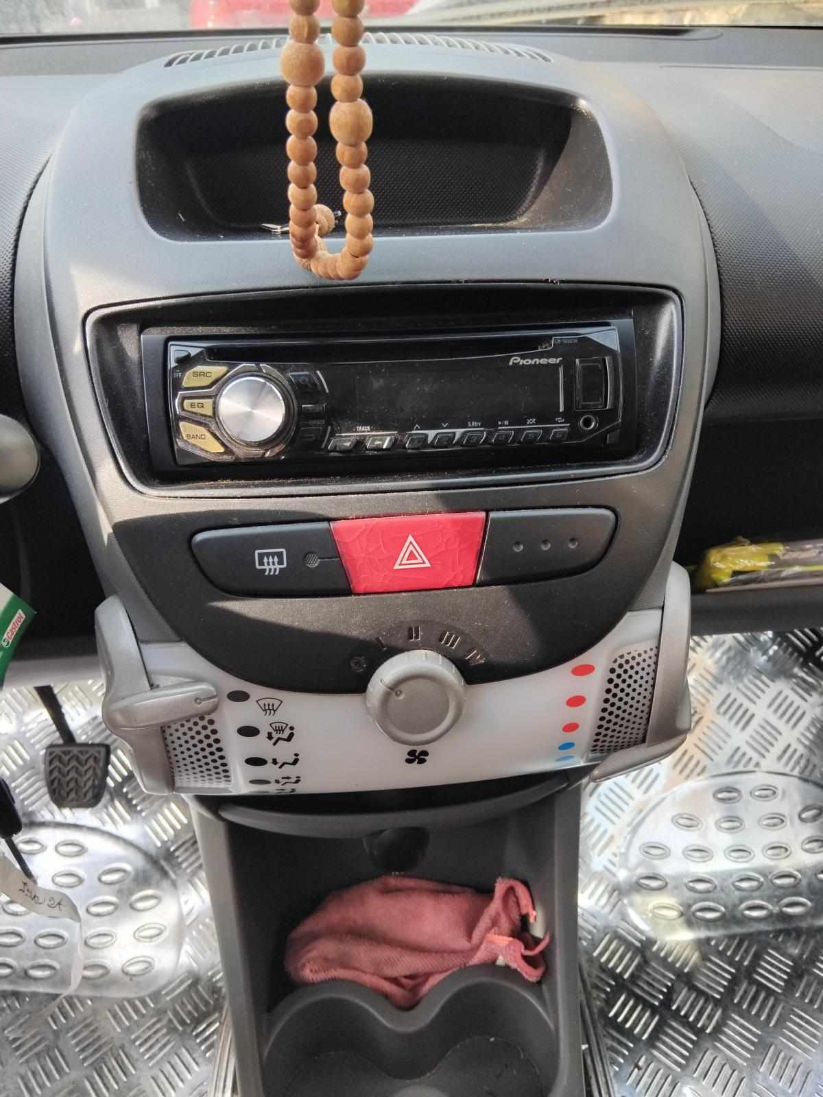 toyota-aygo-1-0-vvt-i-2011-gasolina-998cc