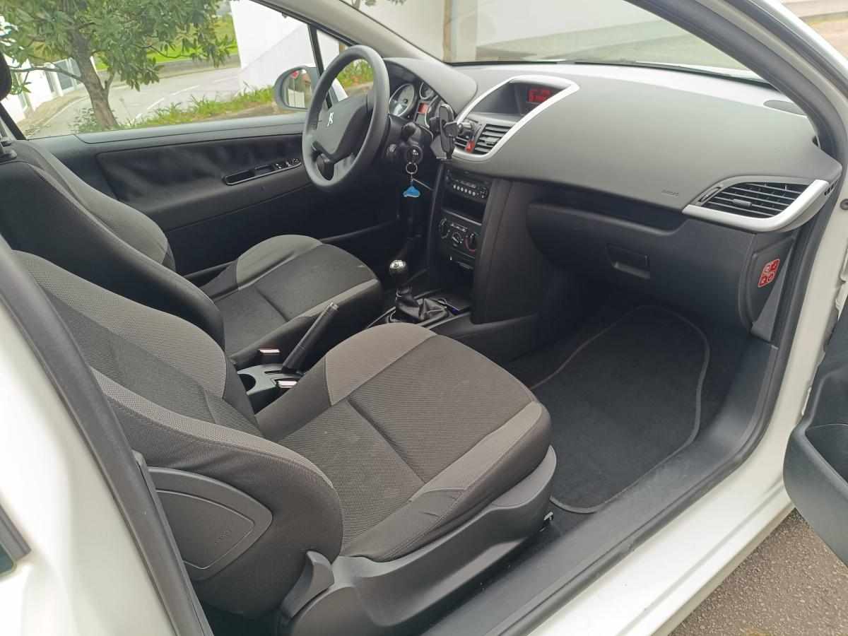 peugeot-207-1-4-hdi-2009-diesel-1398cc