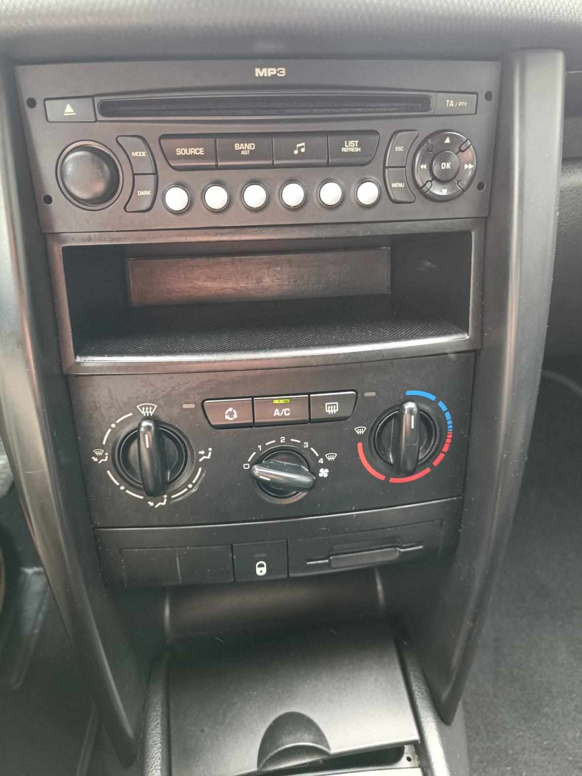 peugeot-207-1-4-hdi-2009-diesel-1398cc