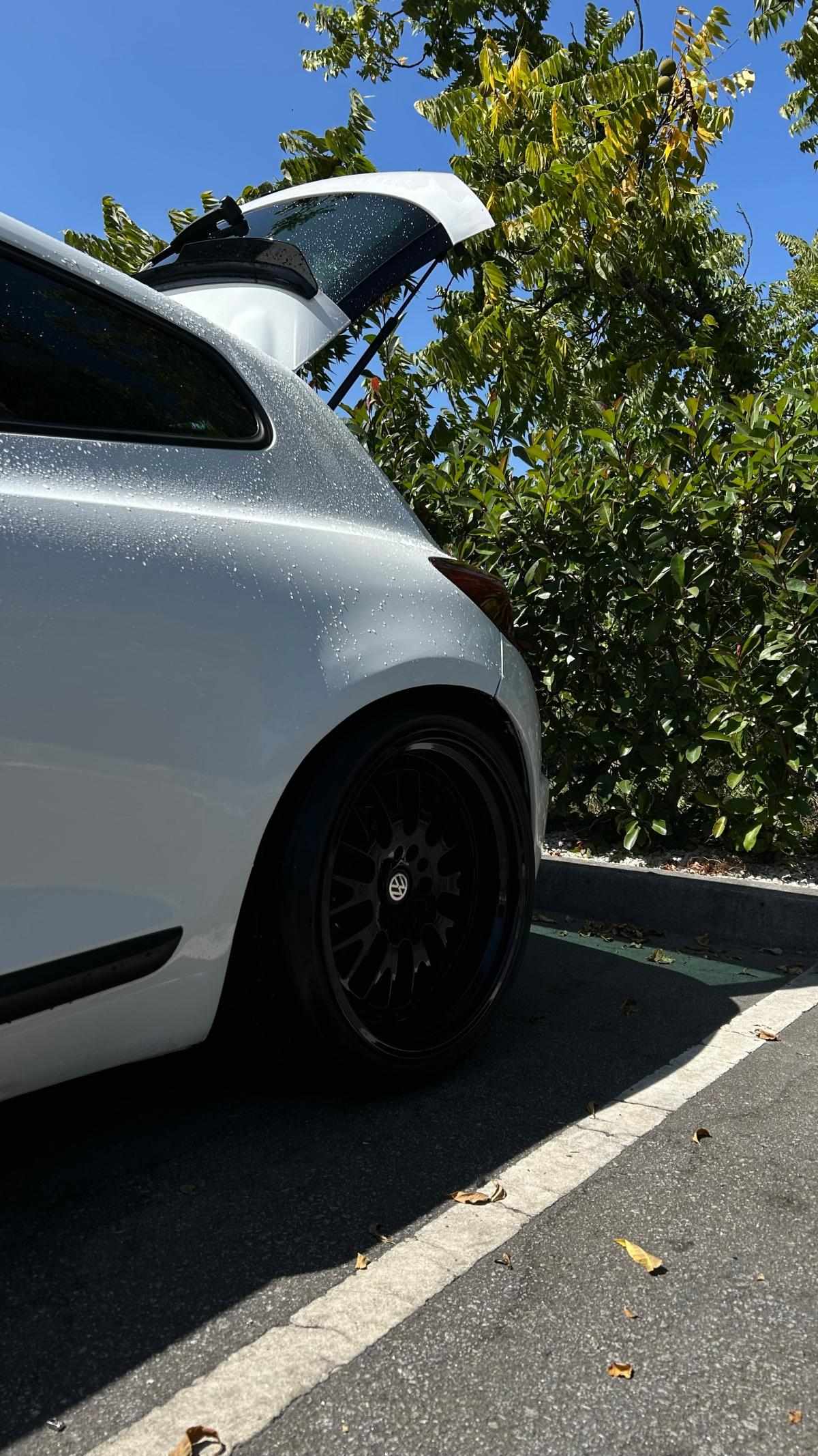 volkswagen-scirocco-2-0-tdi-2010-diesel-1968cc