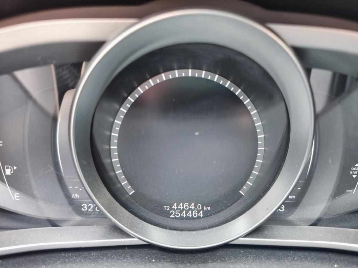 volvo-v40-2-0-d3-2019-diesel-1969cc