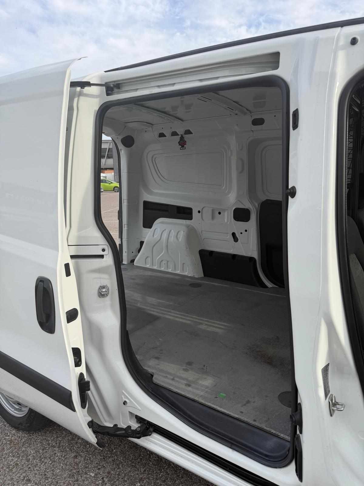 opel-combo-1-2-95cv-2018-diesel-1248cc