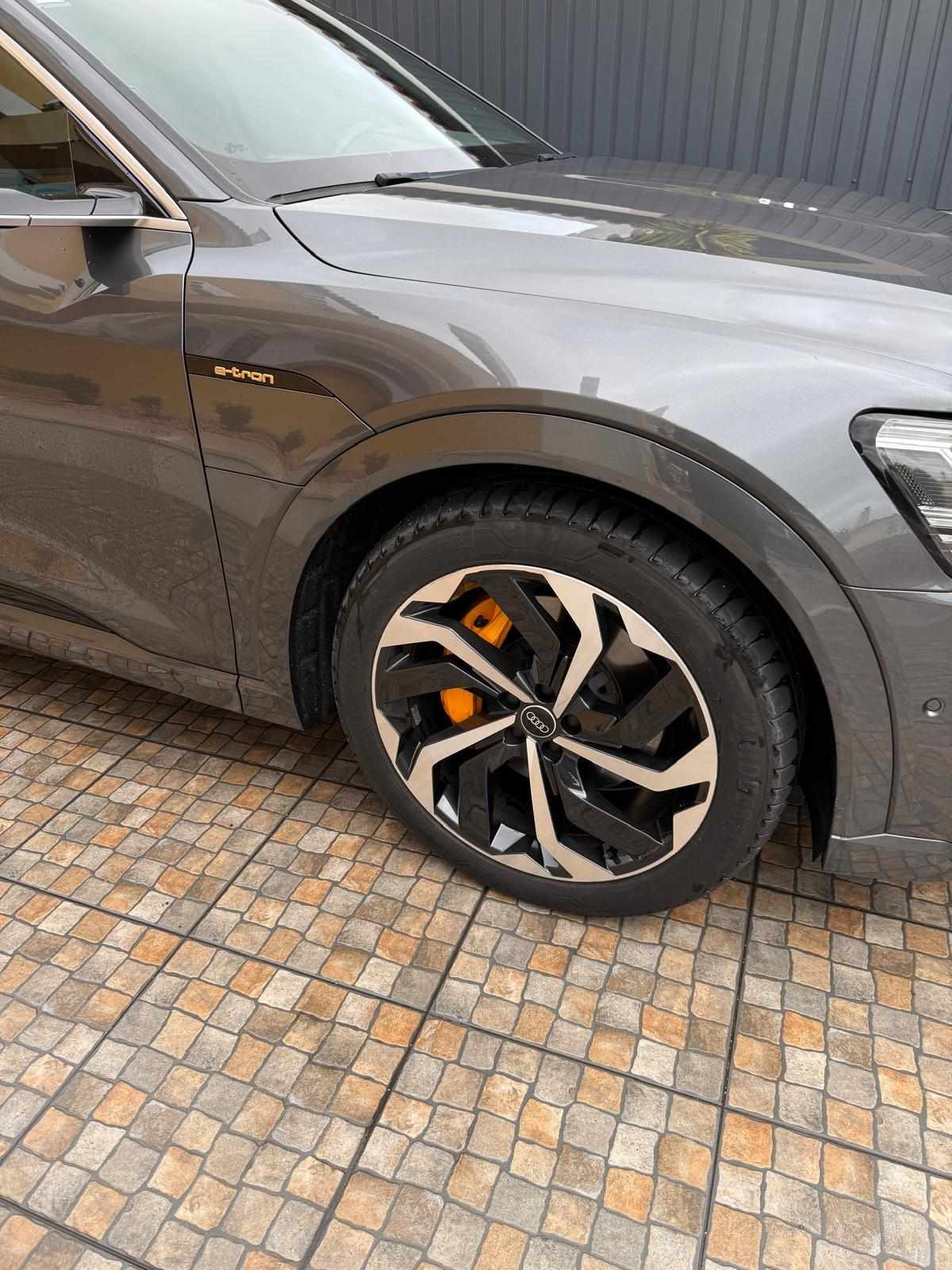 audi-e-tron-55-quattro-2022-eletrico