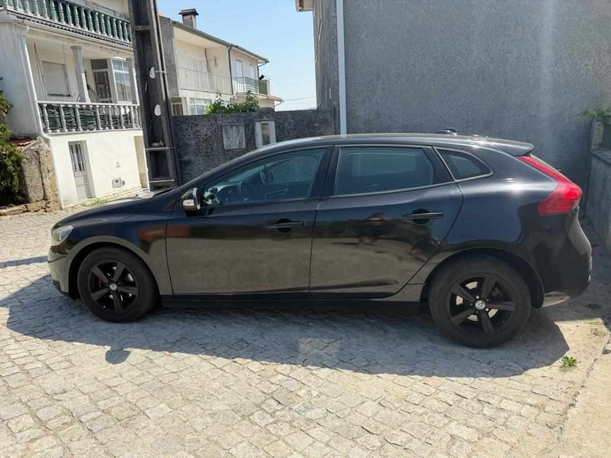 volvo-v40-d2-2014-diesel-1560cc