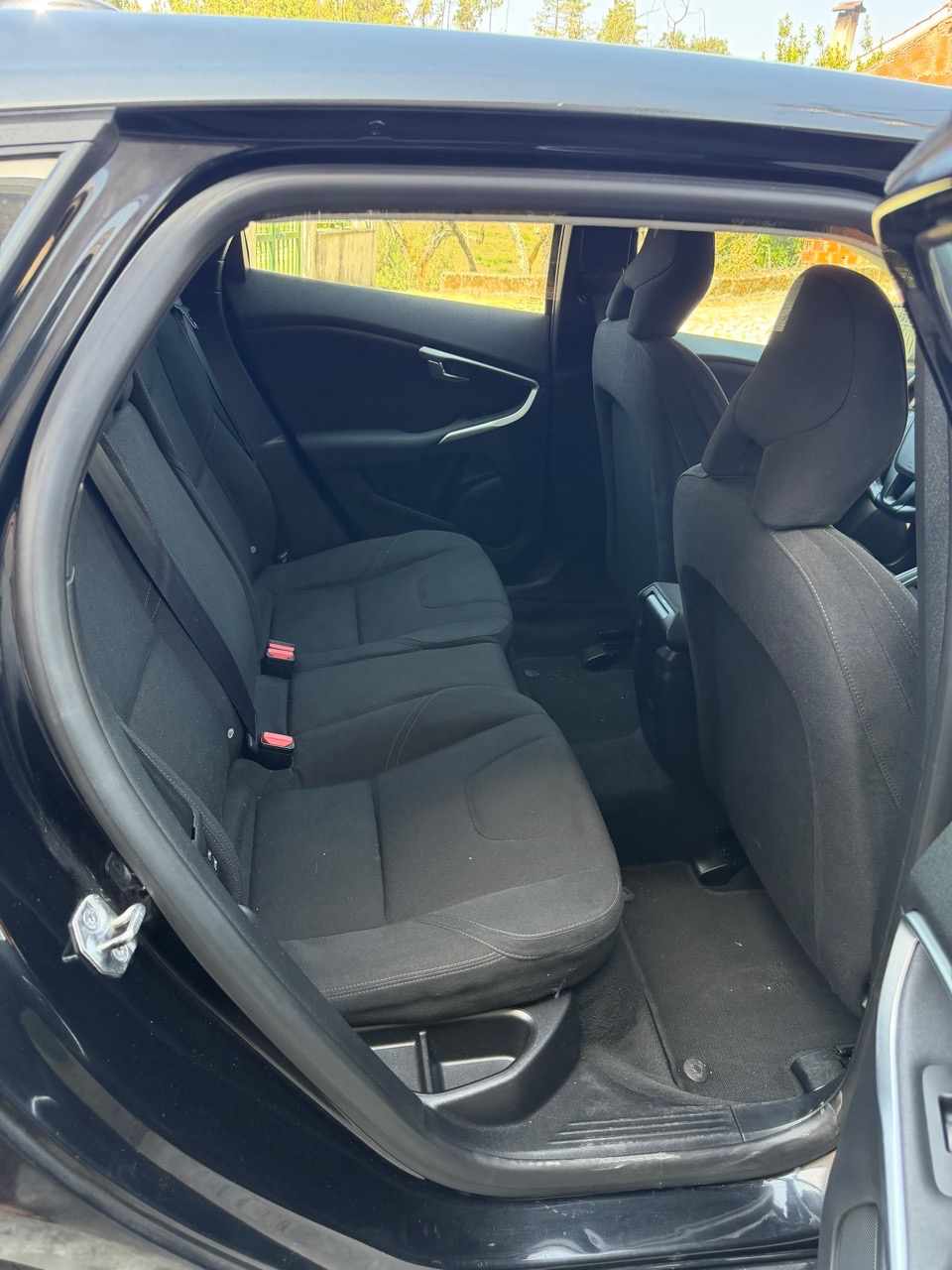 volvo-v40-d2-2014-diesel-1560cc
