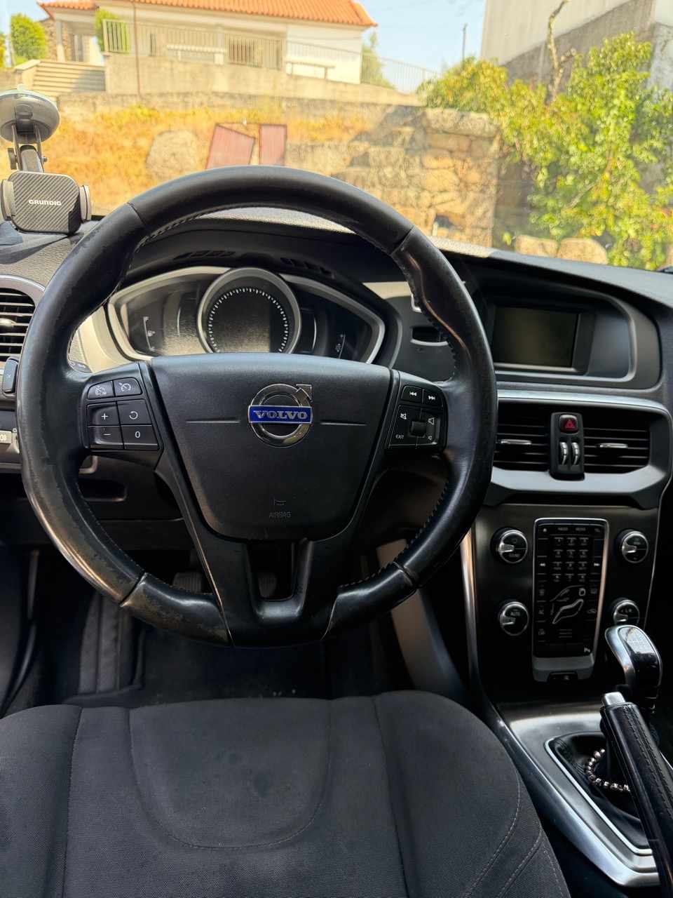volvo-v40-d2-2014-diesel-1560cc