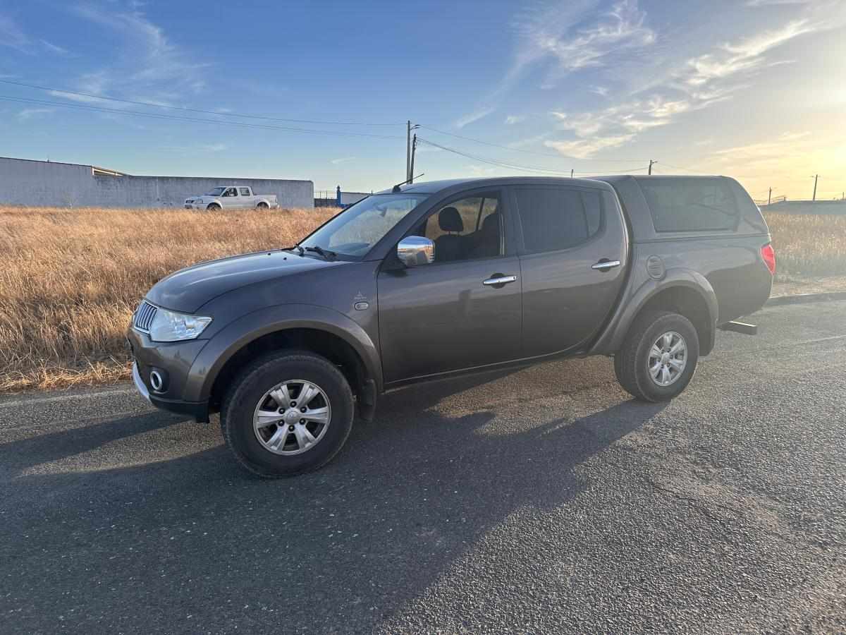 mitsubishi-l200-2-5-awd-2012-diesel-2477cc