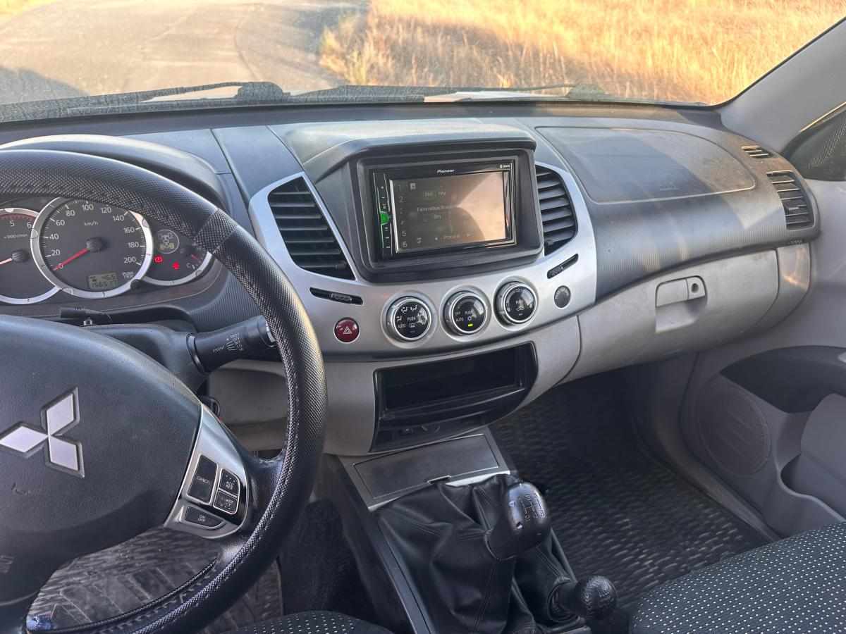 mitsubishi-l200-2-5-awd-2012-diesel-2477cc